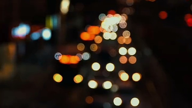 真正长久的男女关系，即谈钱，又谈爱，女的不太矜持，男的不太抠，这才是成年人的交往，金钱不能衡量感情