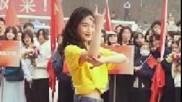 高校运动会老师跳舞惊艳全场