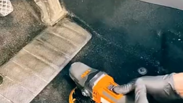 所以说敞篷车贵有它贵的道理，直接翻一面就倒出来了