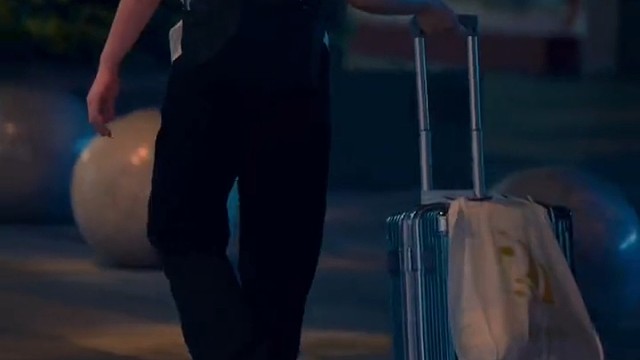 原谅我打扰你这么久，其实想想挺好，你失去了一个最爱你的人，而我失去了一个不爱我的人。