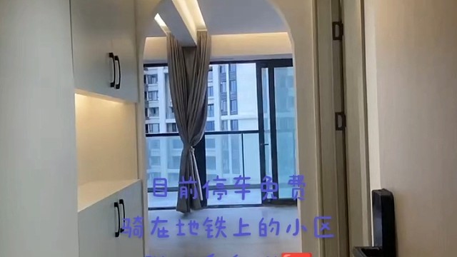 二号线尹山湖出门地铁口的房子喜欢可以滴滴哦，小桃姐姐带你看房