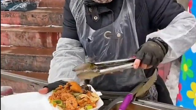 东北的十元盒饭有多实惠？看饿了