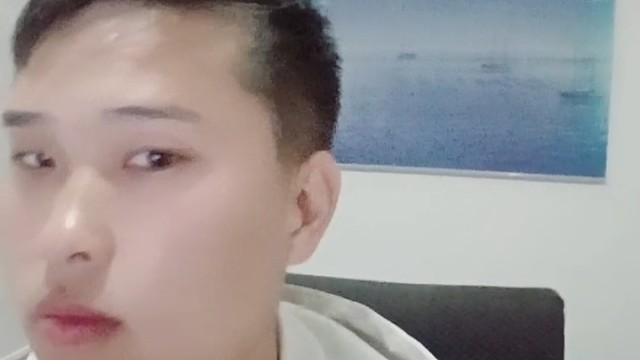 露个脸，看我像大明星不