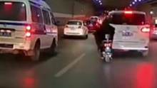 电动车走快车道摔倒，车被卷走，人摔到腿，惊险一幕让人后怕