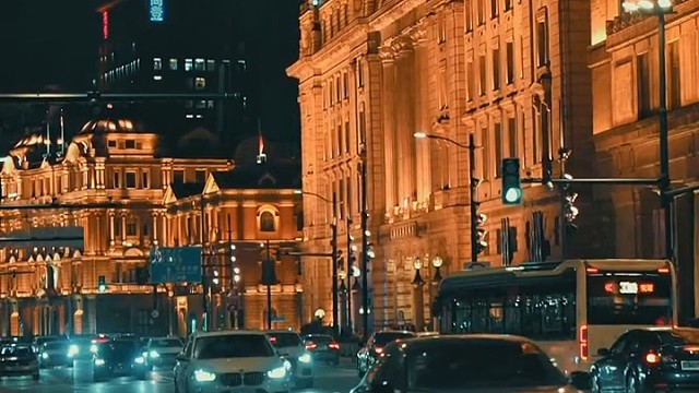 “见面真的太重要了，隔着屏幕说的话永远是单薄的，但见面不同，会心软…会看到泪光…会得到拥抱…”