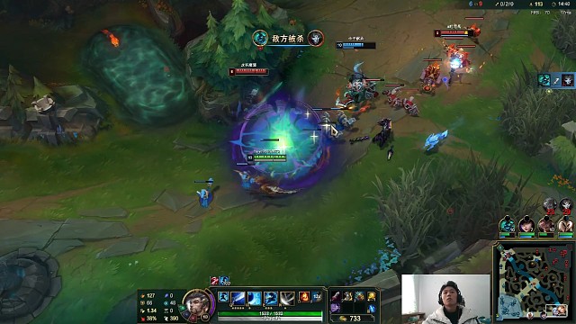 这两个人在观战我们，就是不上，这种人又不走又不打就是看，谁能理解