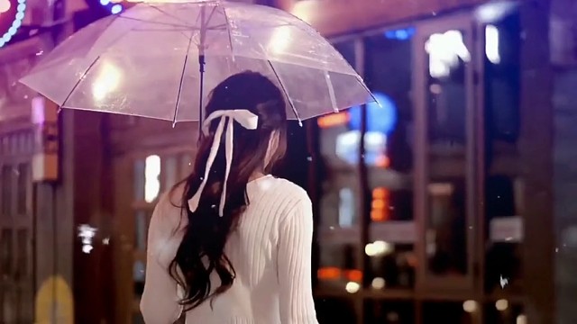 人穷，七分彻骨寒，落魄冷暖见人心。求人如吞三尺剑，靠人，如上九重天。只有自己落魄了，才知道谁是亲人