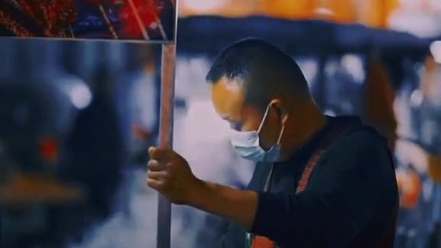 三代人总有一代人要努力，要么你吃苦，要么你的孩子吃苦，要么你的父母还要继续为你吃苦。