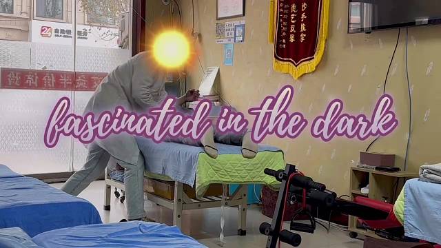 fascinatedinthedark。
可不可不要这么样徘徊在目光内
你会察觉到我根本寂寞难