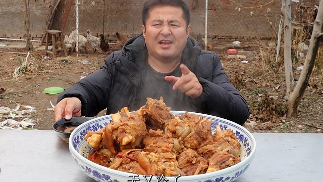 260元买了20斤猪棒骨，柴火铁锅做“酱香大棒骨”，啃起来了过瘾