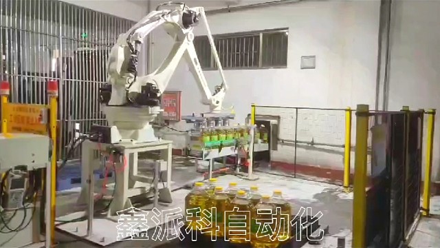 机械手一拖四食用油桶码垛#码垛机#食用油桶码垛#码垛机器人