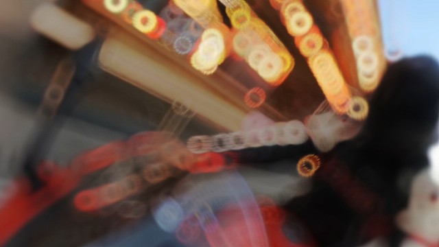 “渐渐的多了一份对岁月的顺从和敬意”