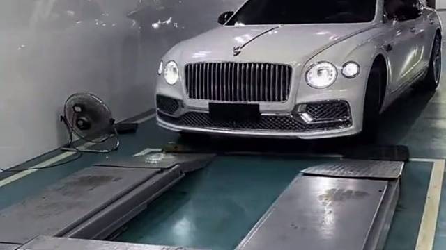 像这样急头白脸的洗一次多少钱啊？