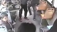 公交司机制止男子wx女孩，为挺身而出的好心人点赞