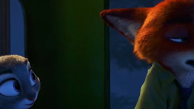 有人喜欢捏着你的敏感隔岸观火，注定有人愿意拥抱你的怯懦。#情感#爱情