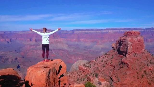 没人扶的时候，自己要站直。没人帮的时候自己要努力。既然是生活，就免不了酸甜苦辣。