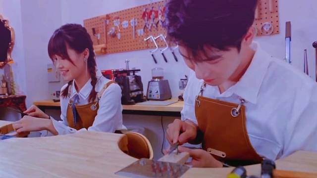 爱不是甜言蜜语，而是陪伴，是付出，是包容，是不离不弃，更是一种责任。