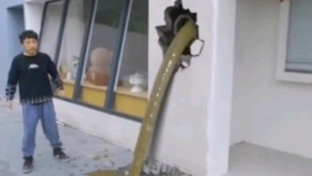 发现管道泄漏，抓只不明生物来堵一下。