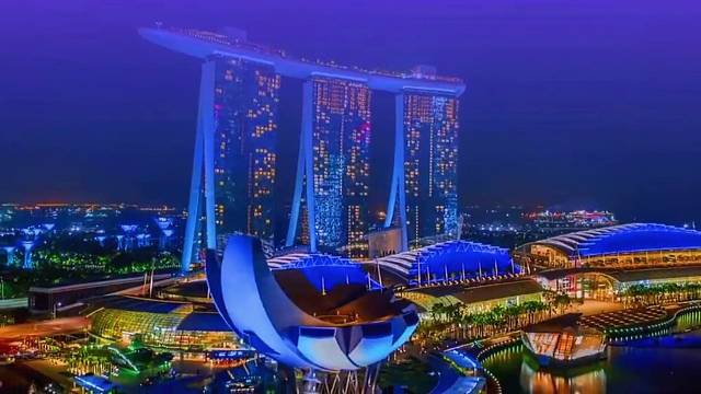 人的磁场很重要，懂感恩的人，运气一定好，懂得付出的人，人品都很好，只有尊重了别人