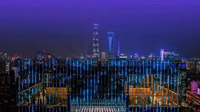 很现实的一段话，生活可以迷茫，但不能虚度。人生最可贵的两个词叫坚持和努力。坚持是品行，努力是成果