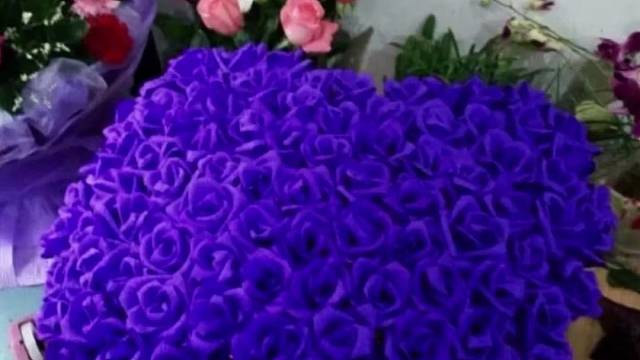 再也没人能得到我的，别低头皇冠会掉，再也没人能听到，以后一切都有我，因为起风了，爱被吹散了。