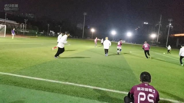 大学生不讲武德屌你叔叔的矮子是吧