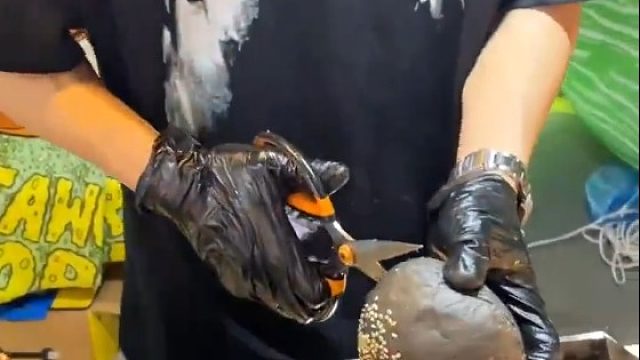 巧克力牛肉汉堡，老板说是随着心情变动做的