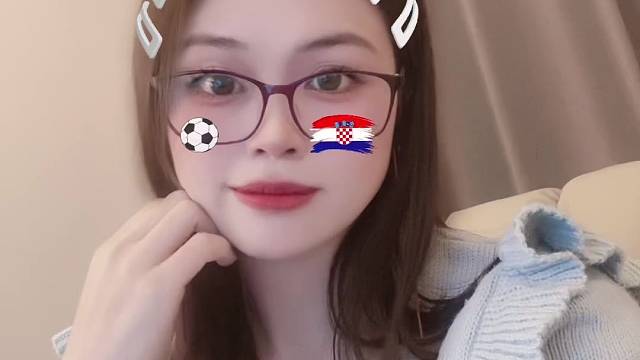 天青色等烟雨，而我在等你～～