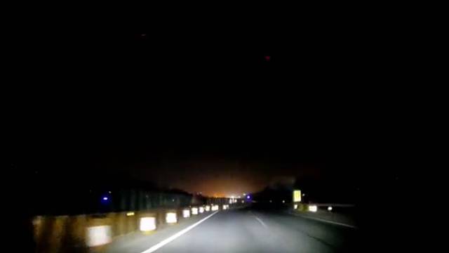 高速道路迅速变窄引起的单方面事故