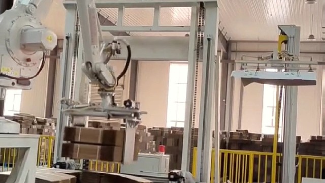 纸箱纸板码垛机械手。#码垛机#纸箱码垛#码垛机械手