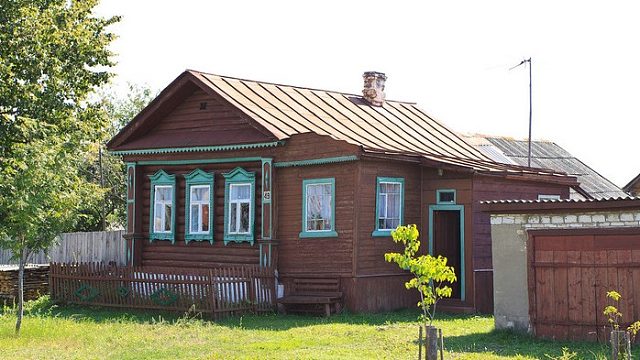 兄弟分家，房子被锯成两半