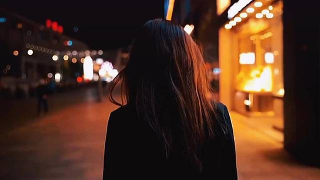 当你混的不好的时候，千万不要去打扰任何人。以前是朋友多了，路好走