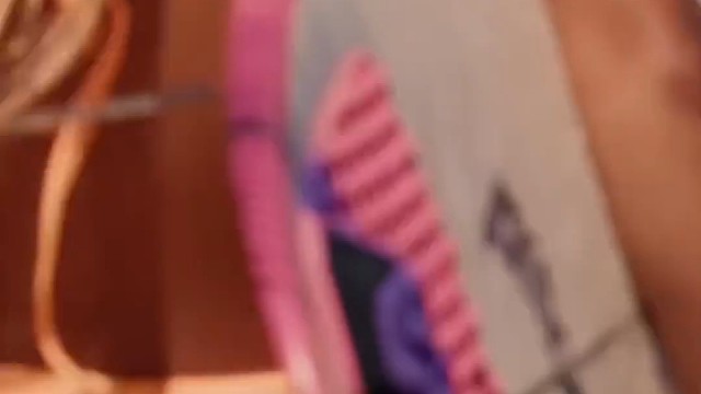 冲浪女生的橙蓝色夏天