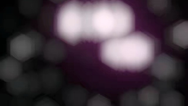 你走不进那个人的心里，不一定是你不够努力，而是那个人也不断在加固心里的那堵墙。