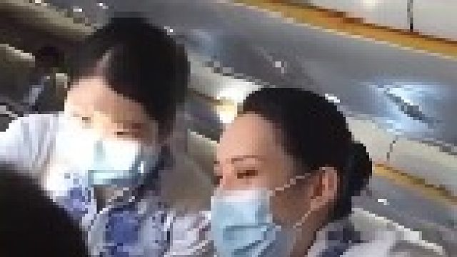 婴儿不停哭闹，男乘客认为孩子严重影响到了自己休息，与婴儿母亲发生激烈争吵。这种事大家什么看法？