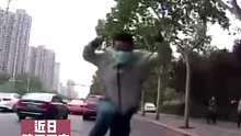男子以百米冲刺速度撞人，直接撞碎车主挡风玻璃