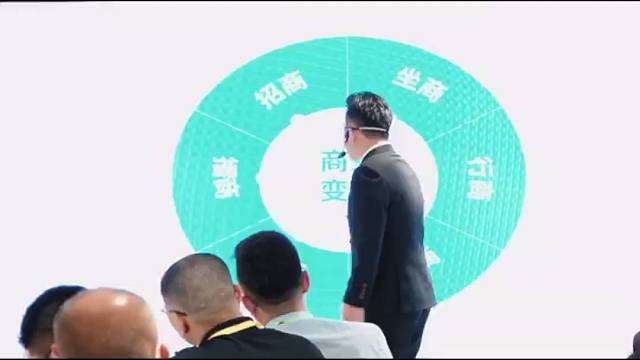 当微信火的一塌糊涂的时候出现了什么商？