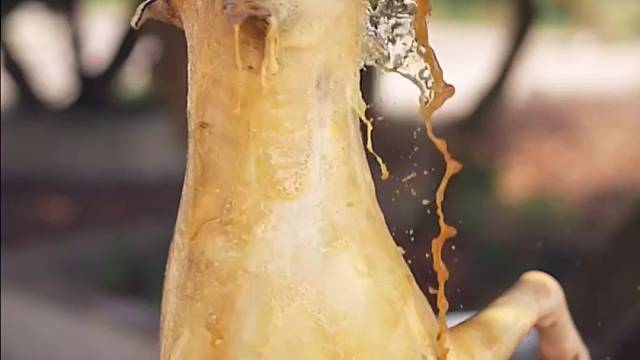 脆皮狗肉淋油上色