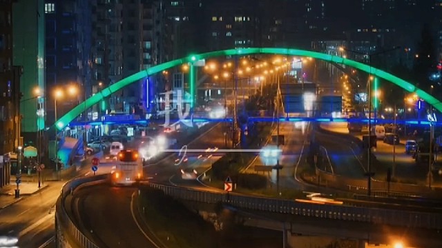 我以为你是我的光，可你却成了我的伤