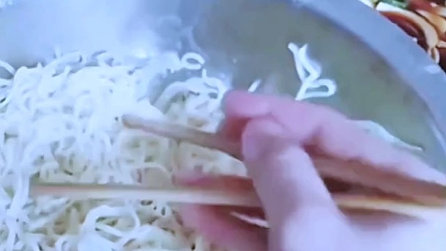 吃饭手抖怎么办