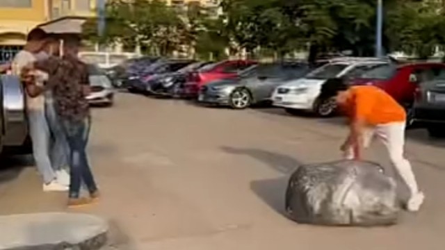 举重若轻是高手，举轻若重是大师。