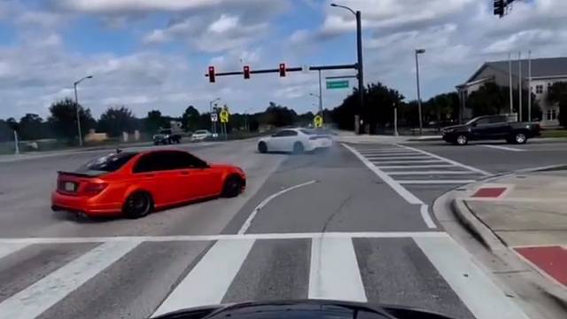 奔驰C63.道奇战马红绿灯漂移！