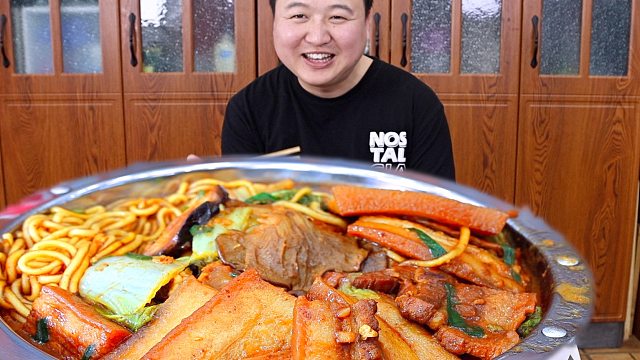 阳了第二天，浑身疼，岳父送我大白菜，简单吃个农家大烩菜，真香