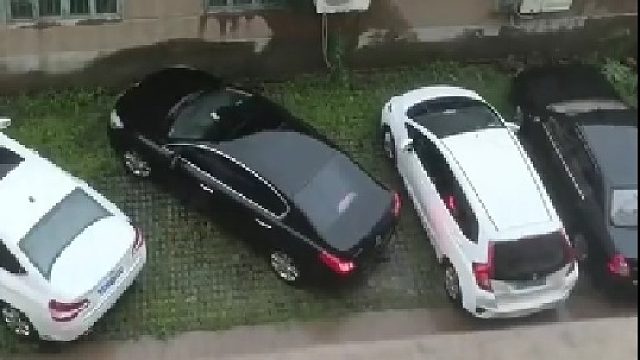 不好好停车，现在难受了吧