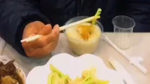 特发性震颤典型表现