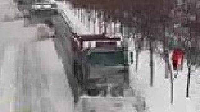 举报！有个车来打酱油的