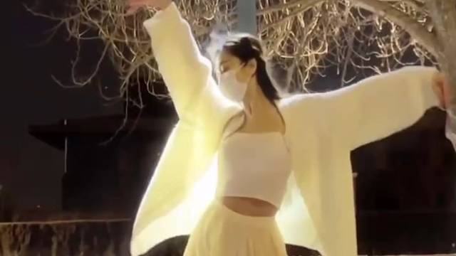 答应我今晚的嘴巴只用来吃苹果好吗