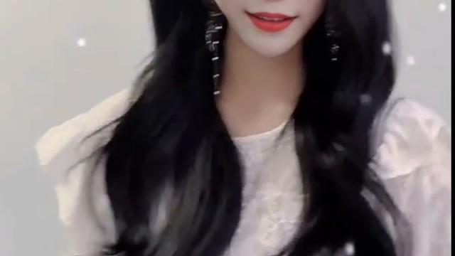 愁了一眼今天平安夜知道没人送前年留到现在的凑合凑合
​不出意外的话明年你们也能看到它