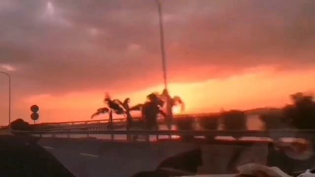 一岁有一岁的味道、一站有一站的风景，花会沿路盛开、以后的路也是