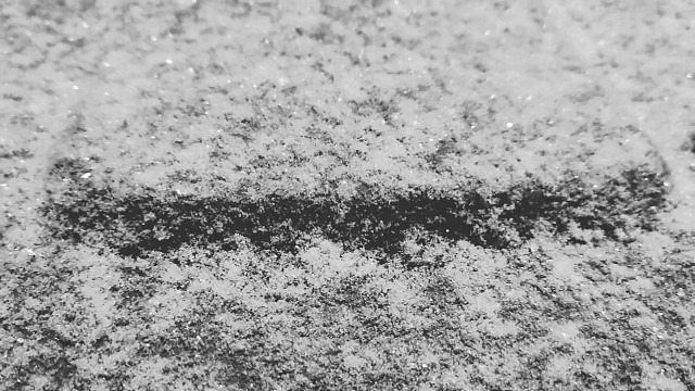 这首歌很奇怪
像告白
又像告别
张万森，下雪了